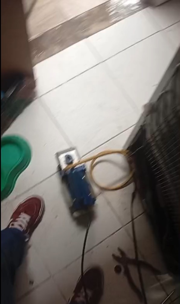 Instalación de repuestos originales en nevera